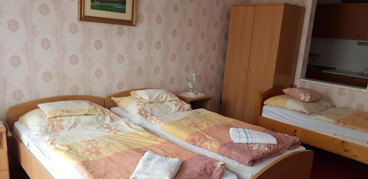 Kalman Panzio Bed & Breakfast Szeged Exterior photo