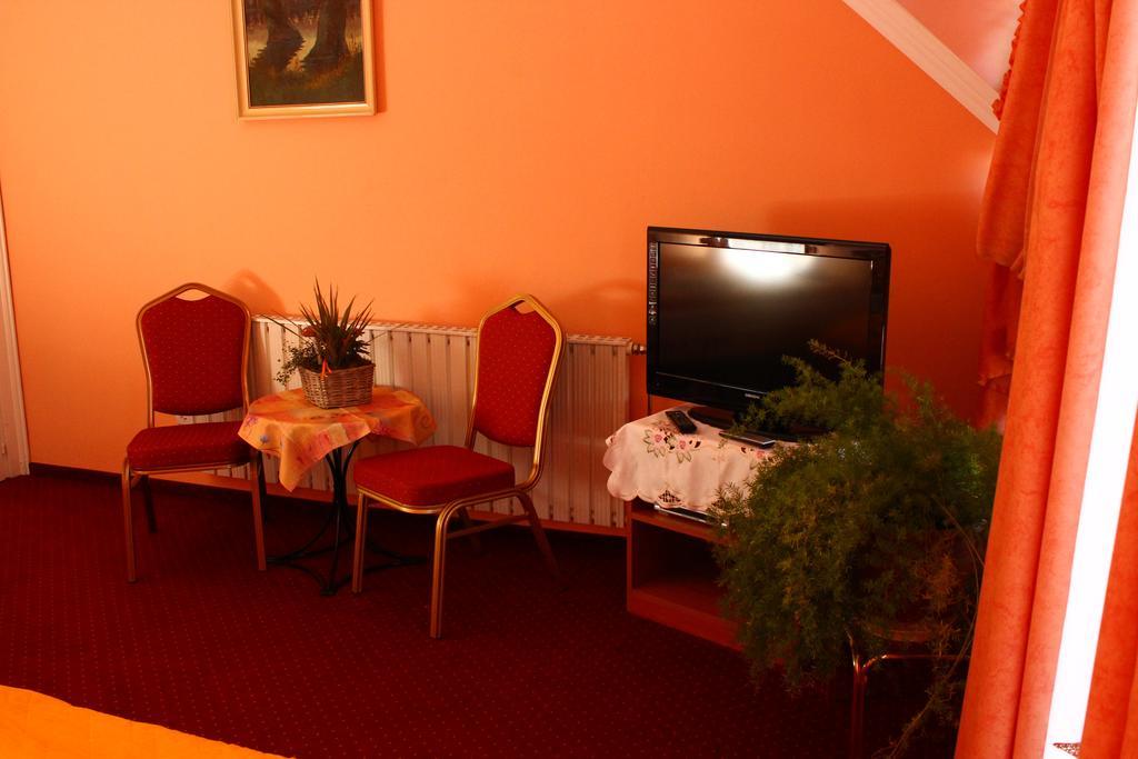Kalman Panzio Bed & Breakfast Szeged Exterior photo