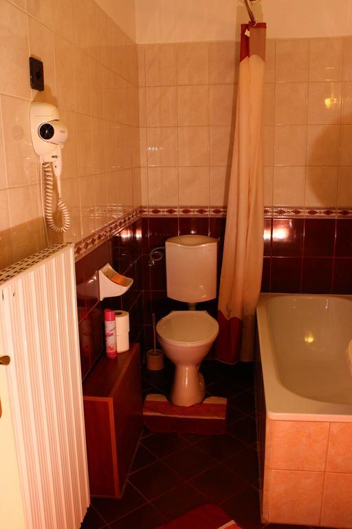 Kalman Panzio Bed & Breakfast Szeged Exterior photo