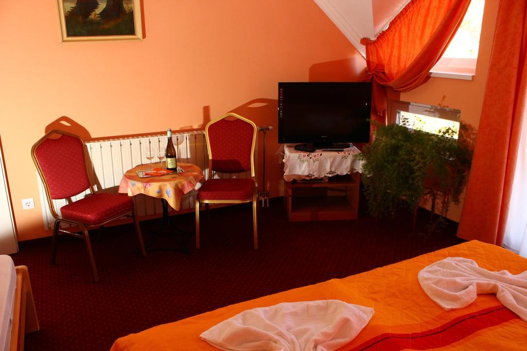 Kalman Panzio Bed & Breakfast Szeged Exterior photo