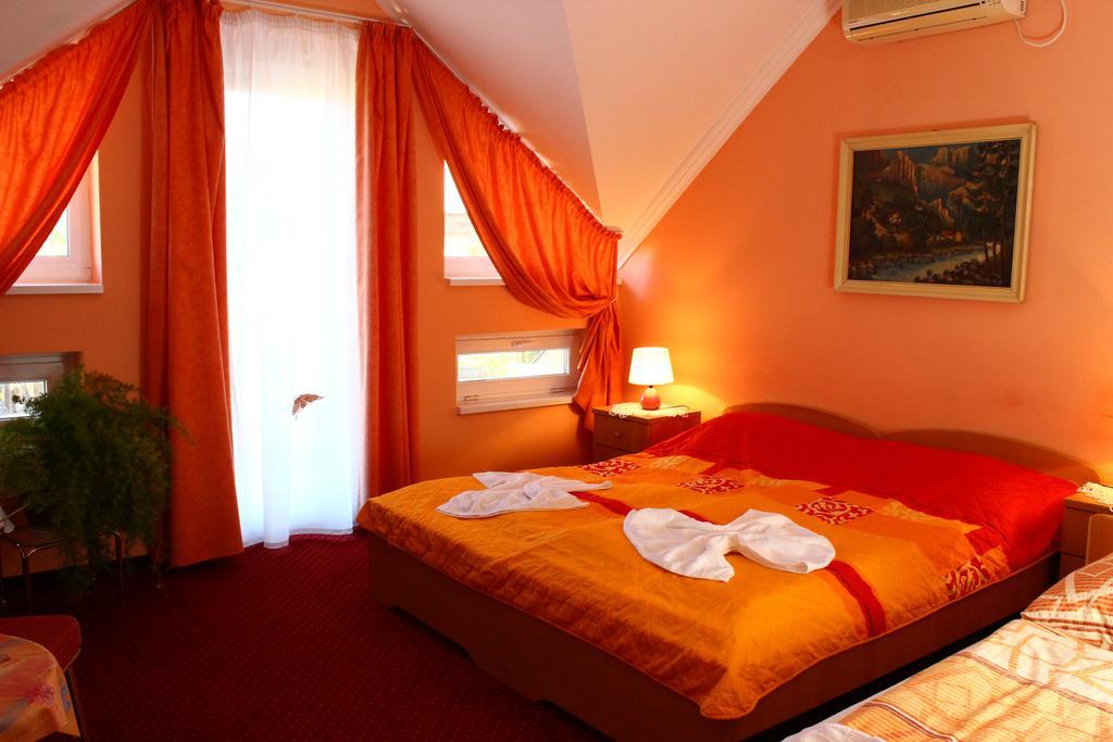 Kalman Panzio Bed & Breakfast Szeged Exterior photo