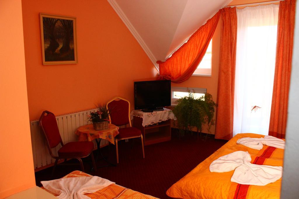 Kalman Panzio Bed & Breakfast Szeged Exterior photo