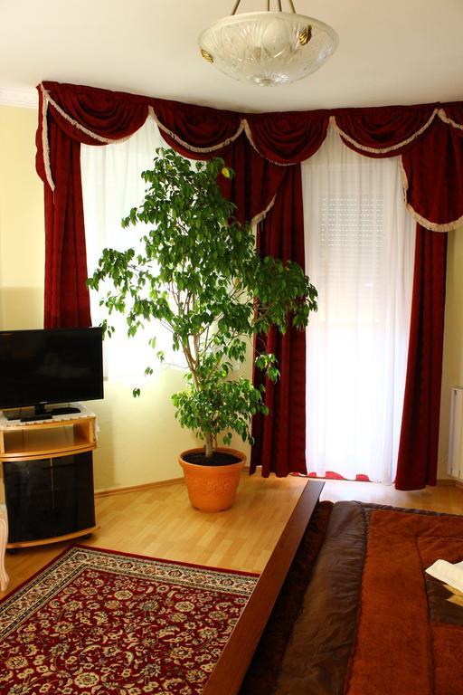 Kalman Panzio Bed & Breakfast Szeged Exterior photo