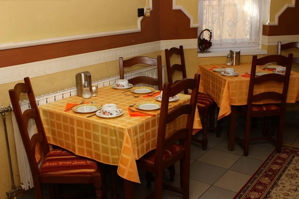 Kalman Panzio Bed & Breakfast Szeged Exterior photo