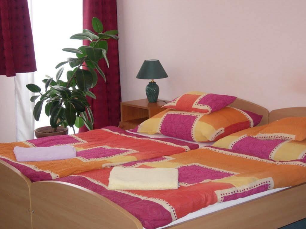Kalman Panzio Bed & Breakfast Szeged Exterior photo