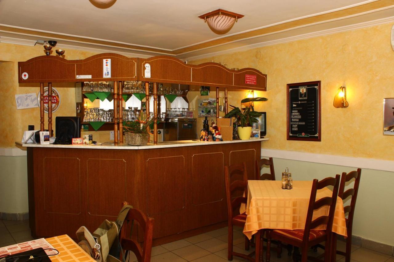 Kalman Panzio Bed & Breakfast Szeged Exterior photo